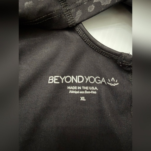 Beyond Yoga Back Flip Black Leopard Sports Bra Cropped Tank - XL - Picture 5 of 9